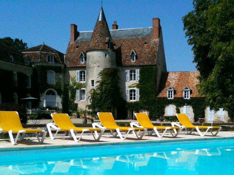 Chateau-Le-Plessis-36330-Velles-le-chateau-vue-de-la-piscine