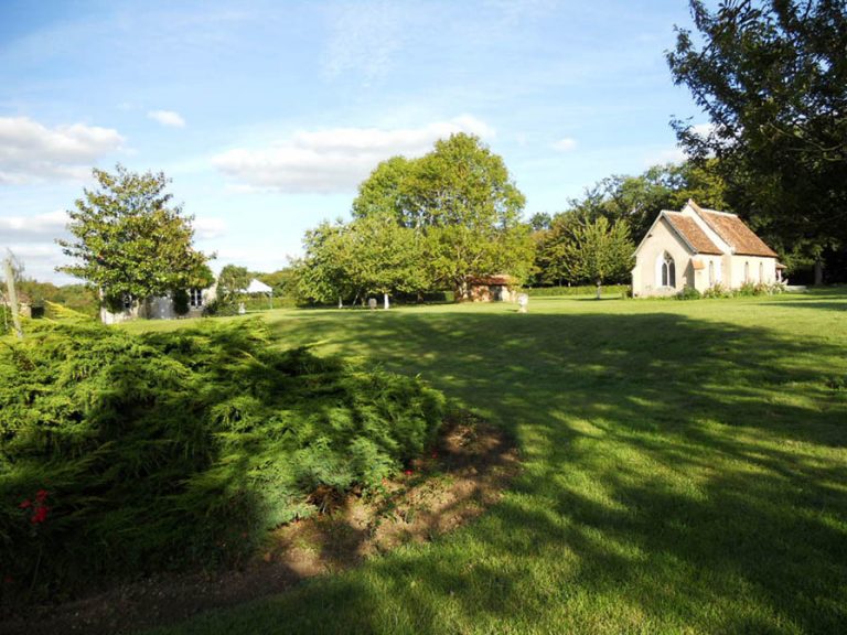 Parc du domaine avec la chapelle